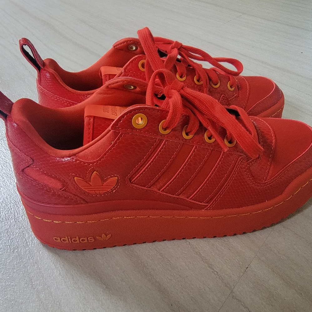 Shoes sneakers